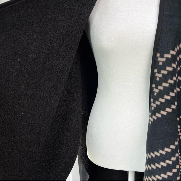 IKE BEHAR Black Striped Poncho Open Front Shawl Sweater Cape Women One Size Chic - Picture 5 of 7